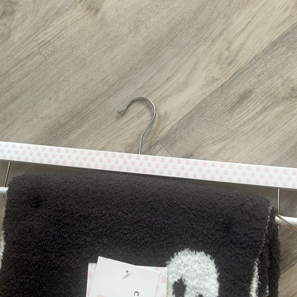 NWT Tik Tok Viral Cupcakes and Cashmere Plush Black White Ghost Throw Reversible - Picture 5 of 6